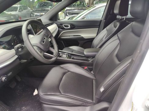 Used 2025 Jeep Compass Limited AWD/4WD image 3