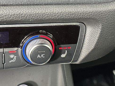 Certified 2025 Audi Q3 2.0T Premium image 25