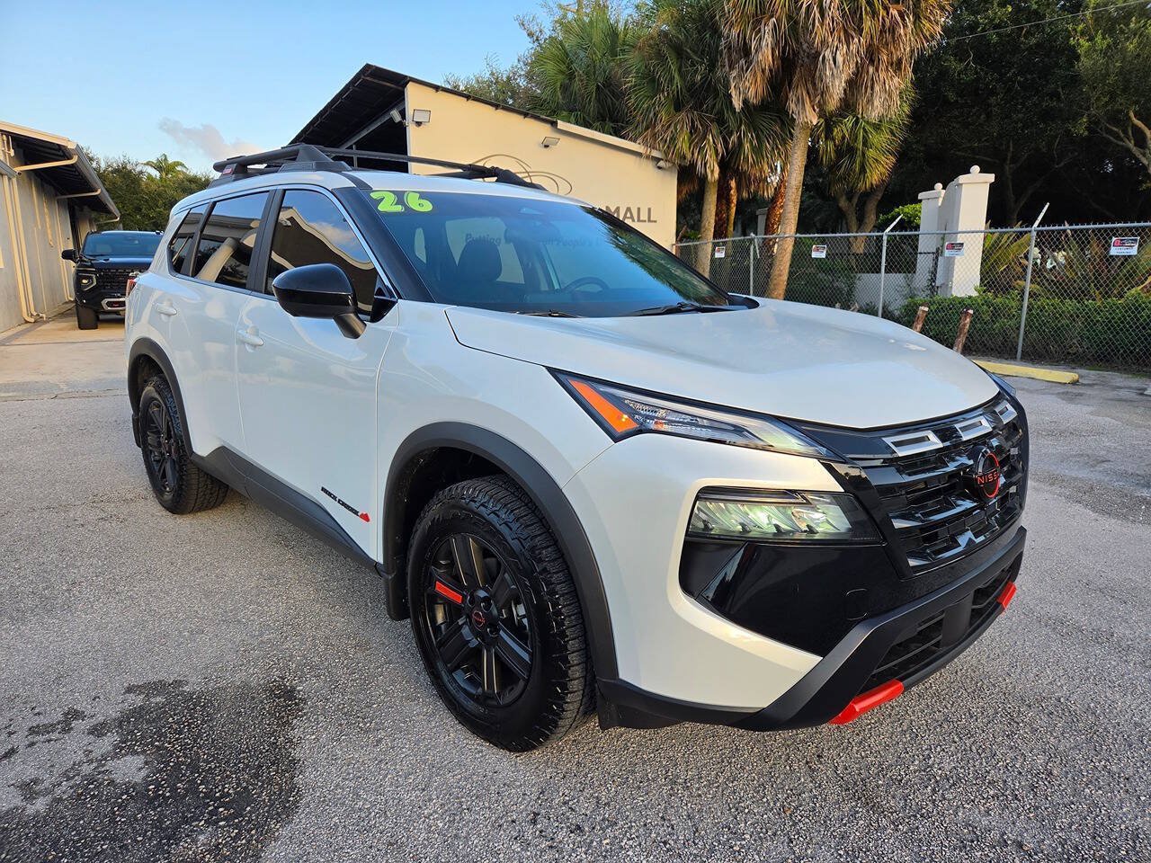 Used 2026 Nissan Rogue SV AWD/4WD image 3