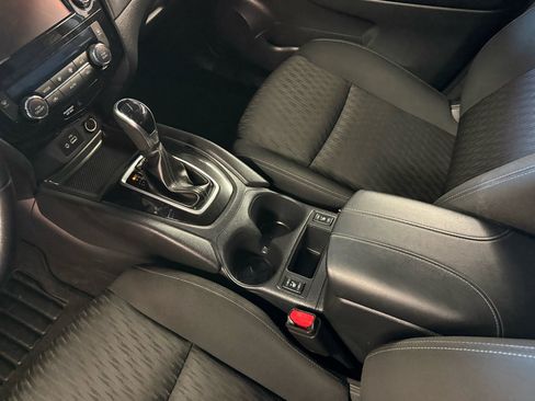 Used 2020 Nissan Rogue SV image 15