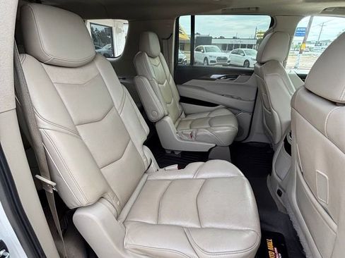 Used 2020 Cadillac Escalade ESV Premium Luxury AWD/4WD image 15