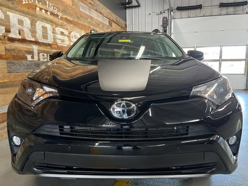 Used 2018 Toyota RAV4 Adventure AWD/4WD image 6