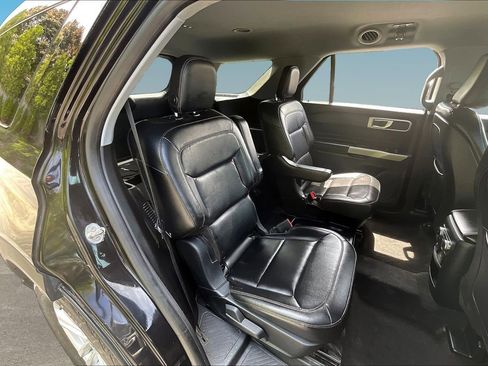 Used 2020 Ford Explorer XLT w/ Equipment Group 202A AWD/4WD image 24