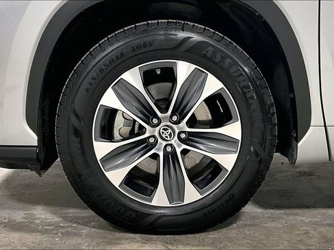 Used 2024 Toyota Highlander XLE image 11