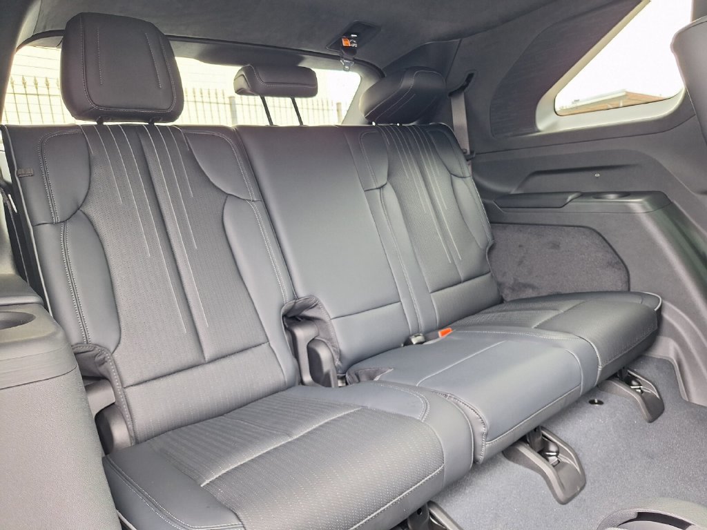 New 2026 Cadillac Escalade IQ Sport 2 w/ LPO, ONYX Package AWD/4WD image 32