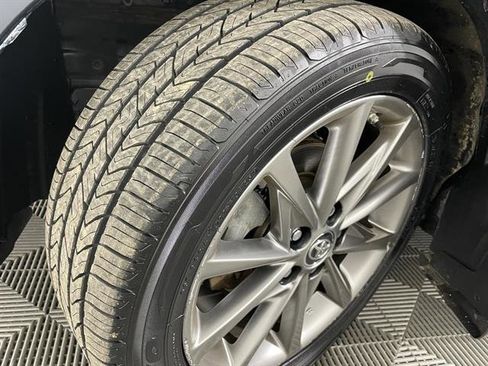 Used 2017 Toyota Prius V Five image 25