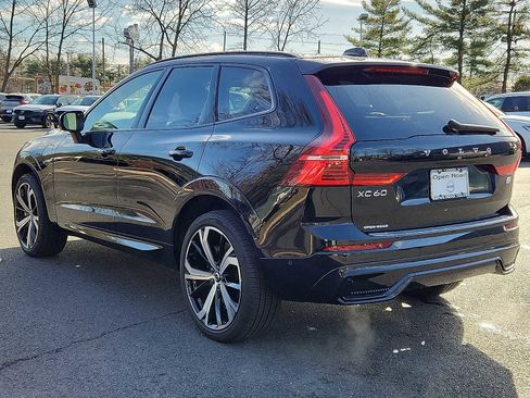Certified 2024 Volvo XC60 T8 Ultimate w/ Protection Package Premier image 4