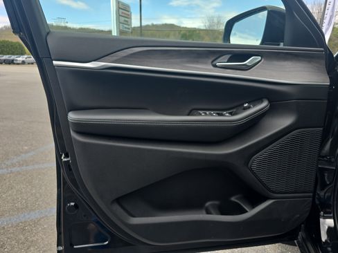 New 2026 Jeep Grand Cherokee Altitude AWD/4WD image 17