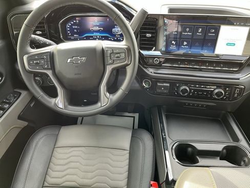 Used 2025 Chevrolet Silverado 2500 ZR2 w/ Technology Package image 17