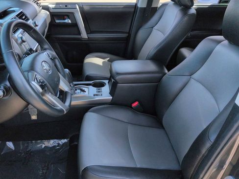 Used 2017 Toyota 4Runner SR5 Premium image 16