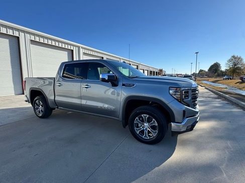 New 2026 GMC Sierra 1500 SLT image 3