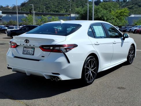 Used 2023 Toyota Camry SE image 4