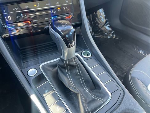 Used 2025 Volkswagen Jetta SE image 41