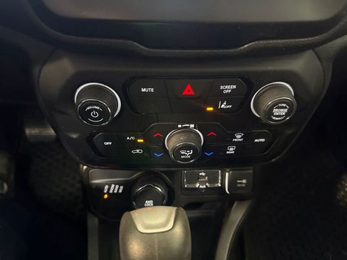 Used 2021 Jeep Renegade Latitude w/ Convenience Group AWD/4WD image 26
