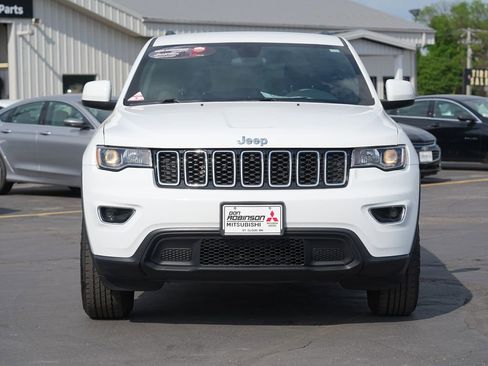 Used 2019 Jeep Grand Cherokee Laredo AWD/4WD image 8