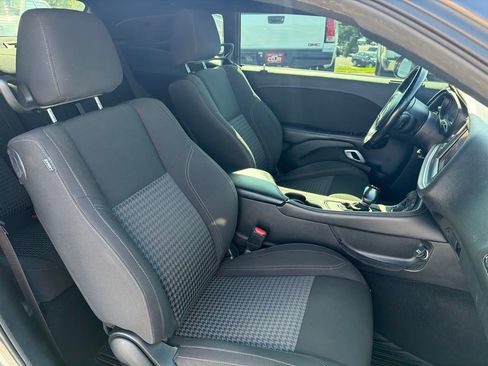 Used 2021 Dodge Challenger SXT w/ Driver Convenience Group RWD image 19