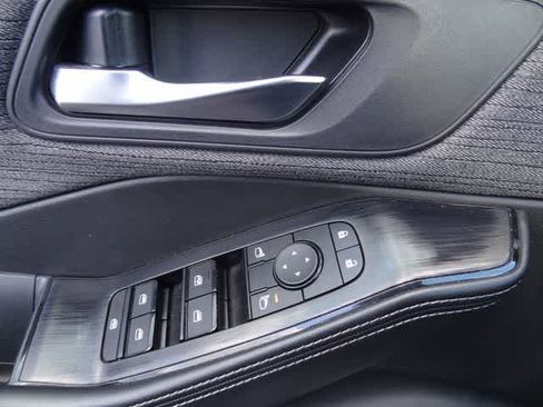 Used 2023 Nissan Rogue SV image 9