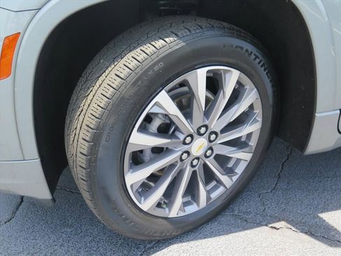 Used 2023 Chevrolet Traverse Premier FWD image 26