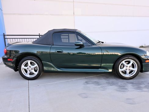 Used 2002 MAZDA MX-5 Miata RWD image 13