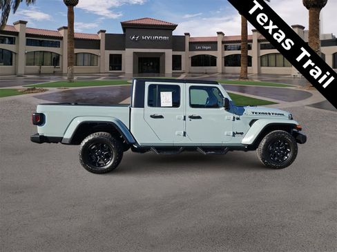 Used 2023 Jeep Gladiator Sport image 9