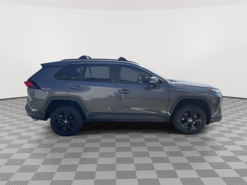 Used 2022 Toyota RAV4 XLE image 9