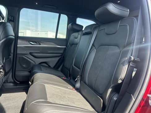 New 2026 Jeep Grand Cherokee Altitude AWD/4WD image 10