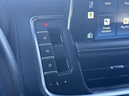 Used 2022 Chevrolet Suburban RST w/ Luxury Package image 18