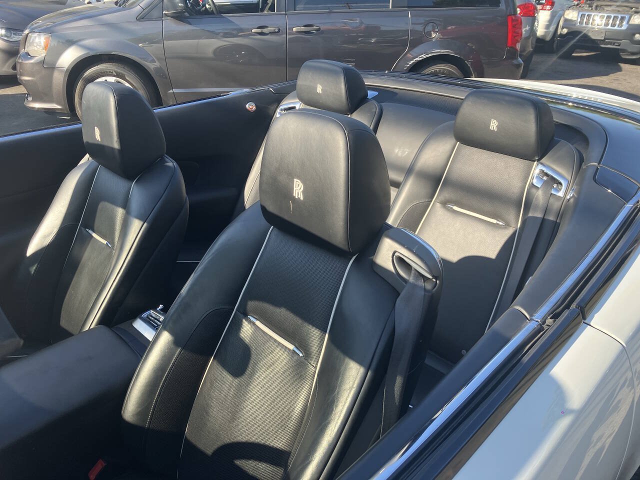 Used 2018 Rolls-Royce Dawn RWD image 24