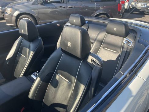 Used 2018 Rolls-Royce Dawn RWD image 24