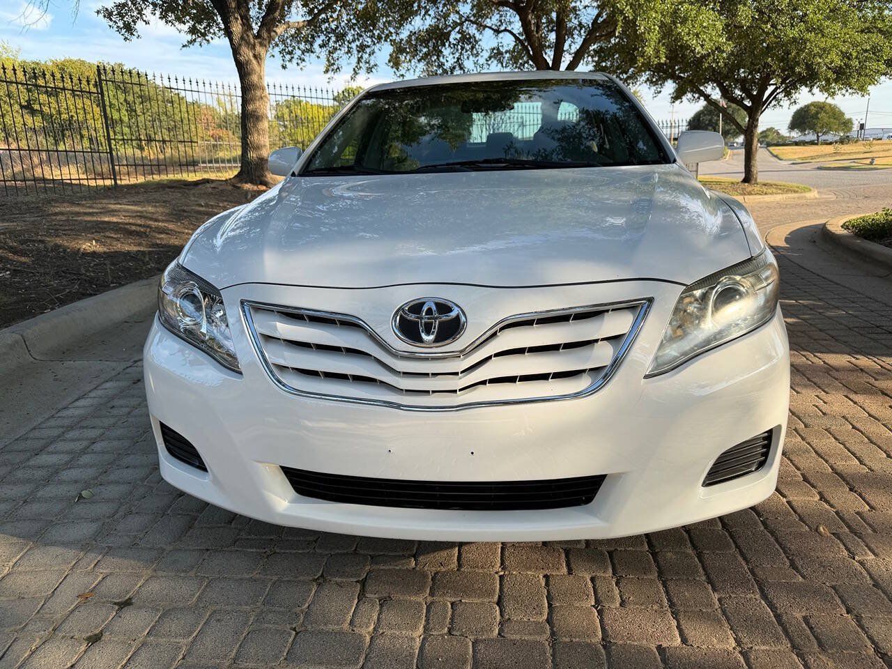Used 2010 Toyota Camry LE FWD image 10