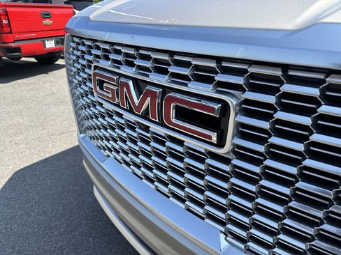 Used 2023 GMC Yukon Denali image 31