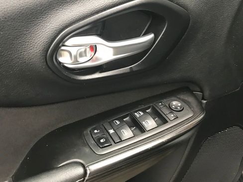 Used 2014 Jeep Cherokee Latitude image 10