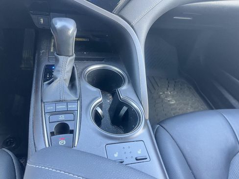 Used 2022 Toyota Camry XSE FWD image 31