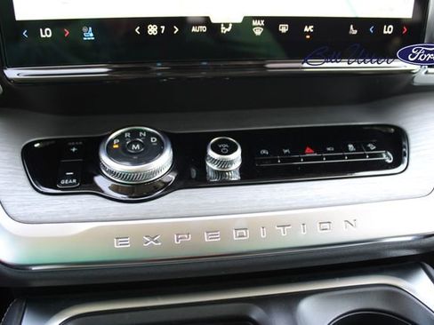 New 2025 Ford Expedition Platinum image 15