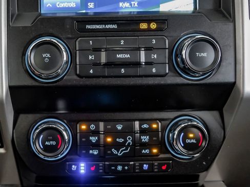 Used 2020 Ford F350 Lariat w/ Lariat Ultimate Package AWD/4WD image 26