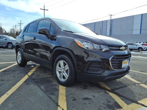 Certified 2022 Chevrolet Trax LS w/ Tint and Cruise Package image 1