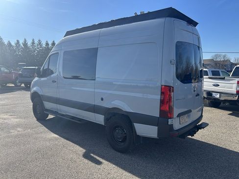 Used 2024 Mercedes-Benz Sprinter 2500 image 5