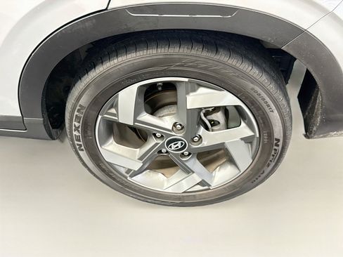 Used 2025 Hyundai Venue SEL FWD image 11