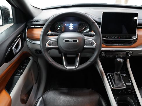 Used 2023 Jeep Compass Limited image 12