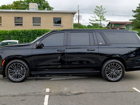 Used 2025 Cadillac Escalade ESV Sport Platinum AWD/4WD image 4