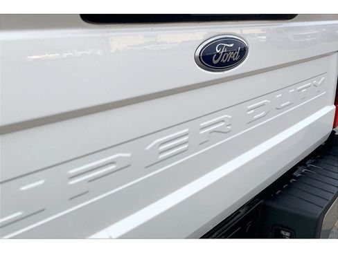 Used 2022 Ford F250 Lariat w/ Lariat Ultimate Package AWD/4WD image 32