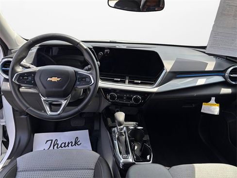 Used 2024 Chevrolet Trax LT w/ Driver Confidence Package image 10