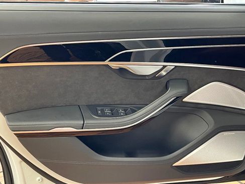 Used 2021 Audi S8 L image 23