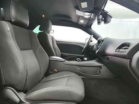 Used 2015 Dodge Challenger SXT RWD image 22