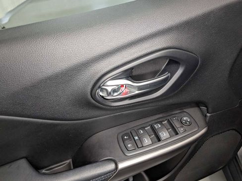 Used 2020 Jeep Cherokee Latitude Plus w/ Cold Weather Group image 35