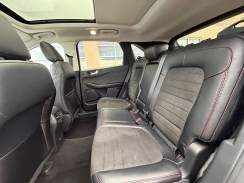 Used 2022 Ford Escape SEL w/ SEL Stealth AWD Package image 17