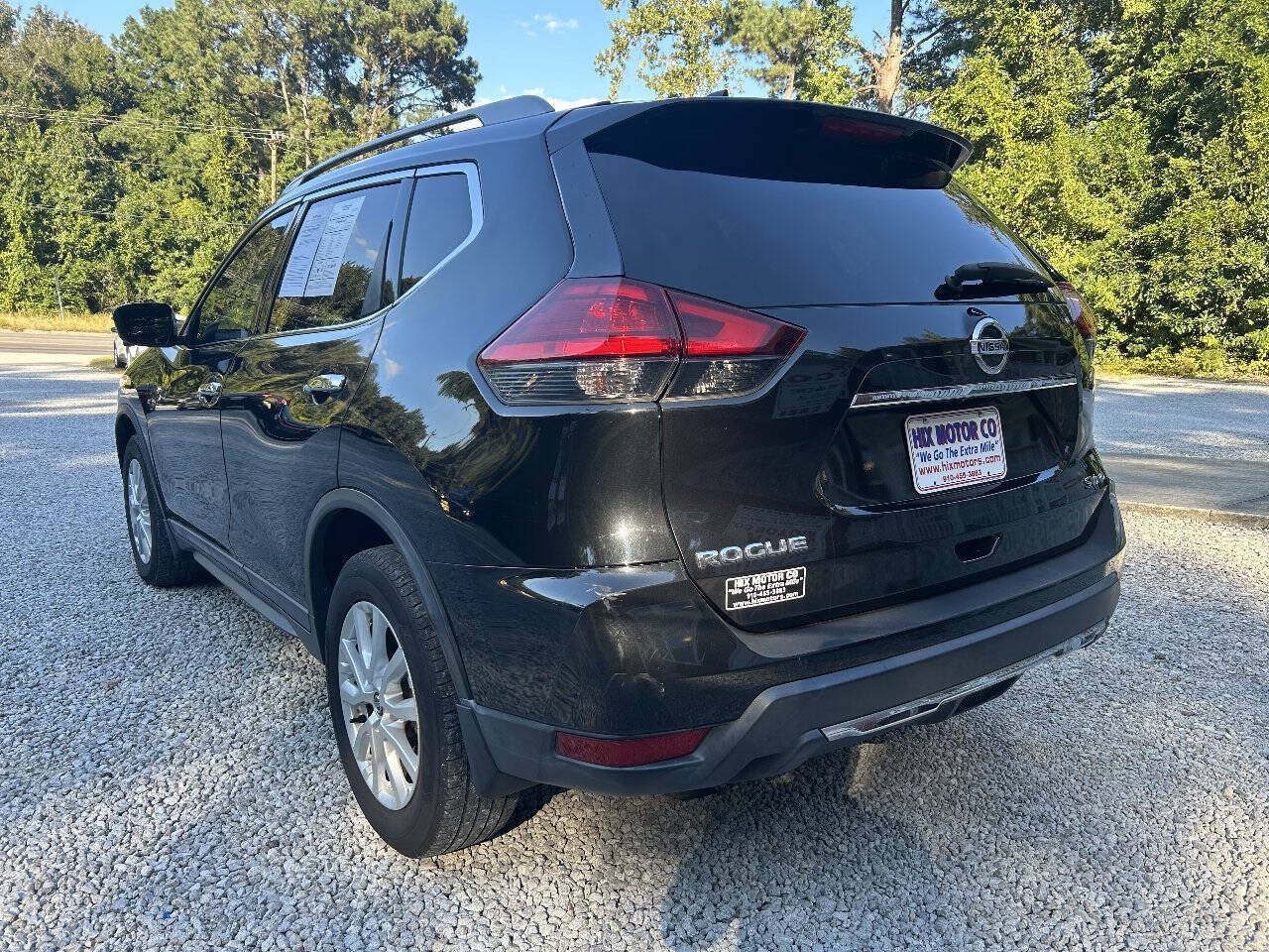 Used 2017 Nissan Rogue SV w/ Sun & Sound Touring Package AWD/4WD image 3