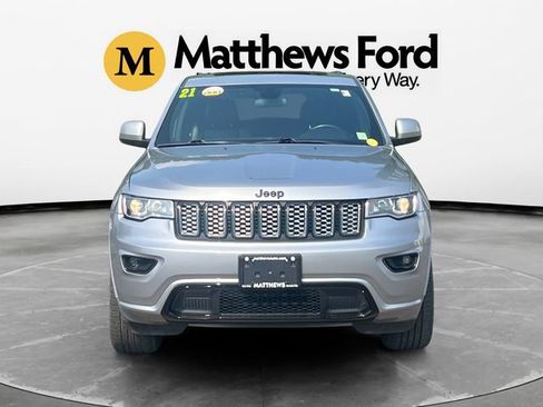 Used 2021 Jeep Grand Cherokee Laredo X AWD/4WD image 9