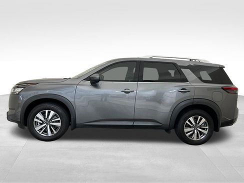 Used 2023 Nissan Pathfinder SL AWD/4WD image 2