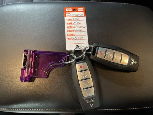 Used 2023 Mitsubishi Outlander SE image 27